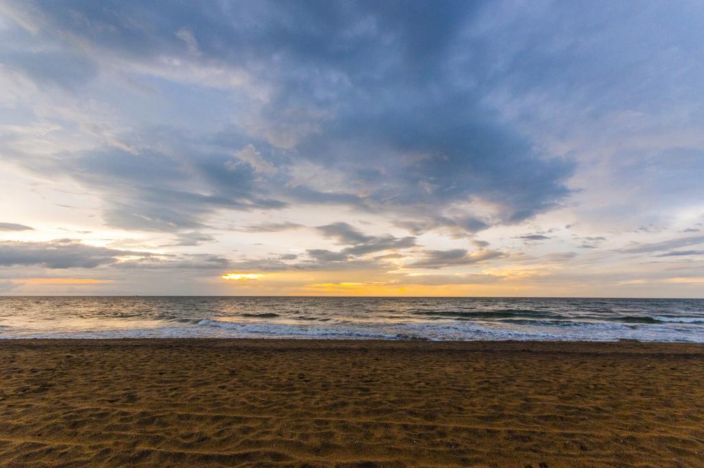 Camelot Beach Hotel Negombo Eksteriør billede